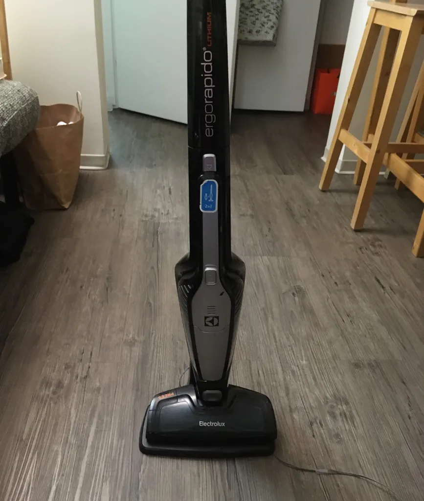 Cordless Vacuum photo 1