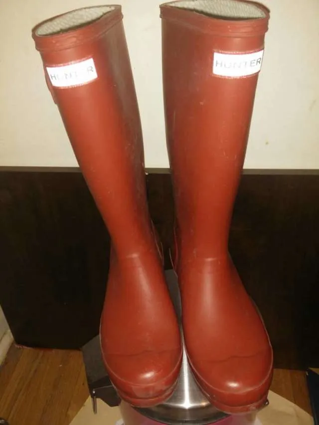 Size 6 Rain Boot photo 1