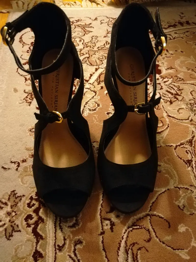 Black Heels photo 1