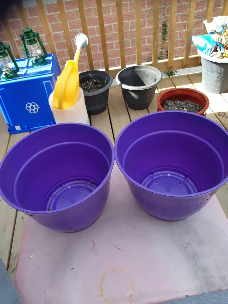 3 pots photo 1
