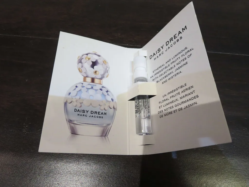 FREE: Marc Jacobs Perfume Sampler - Daisy Dream photo 1