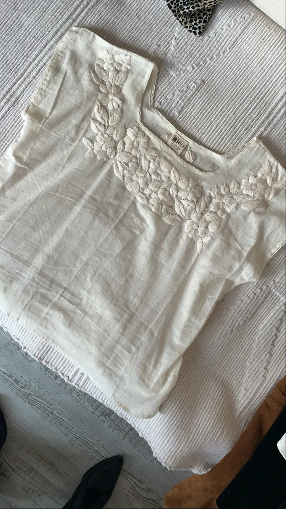 Embroidered Linen Top photo 1