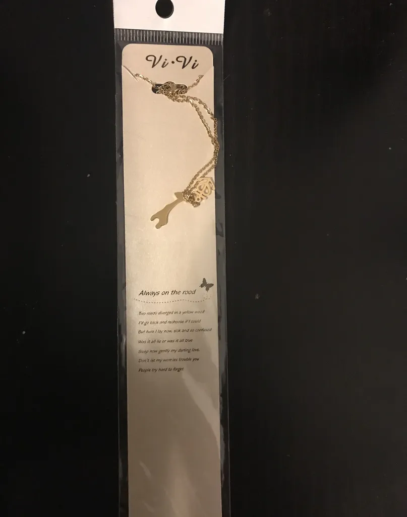 Giraffe Necklace photo 1