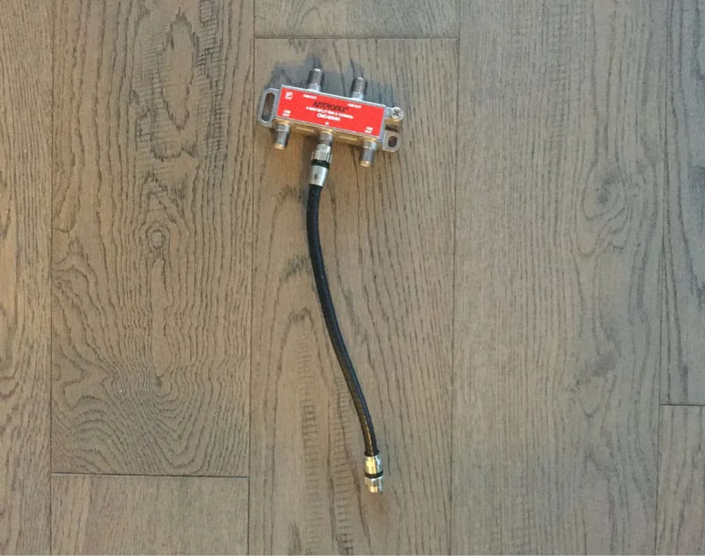 FREE 4-way Splitter photo 1