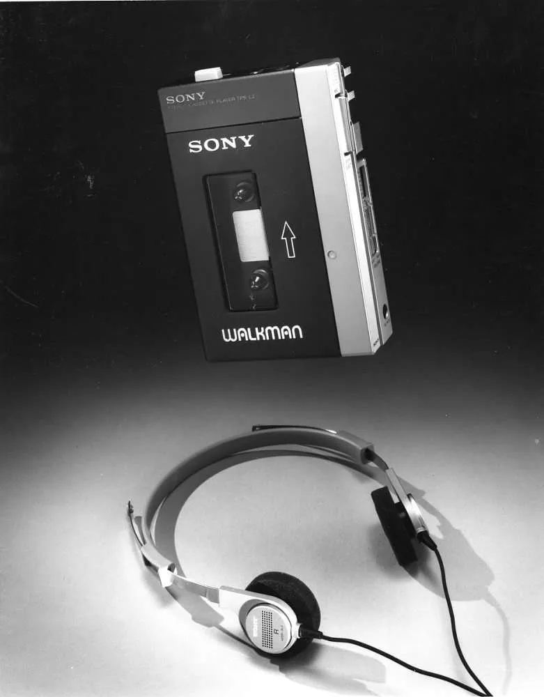 ISO ISO  WALKMAN - tape player photo 1