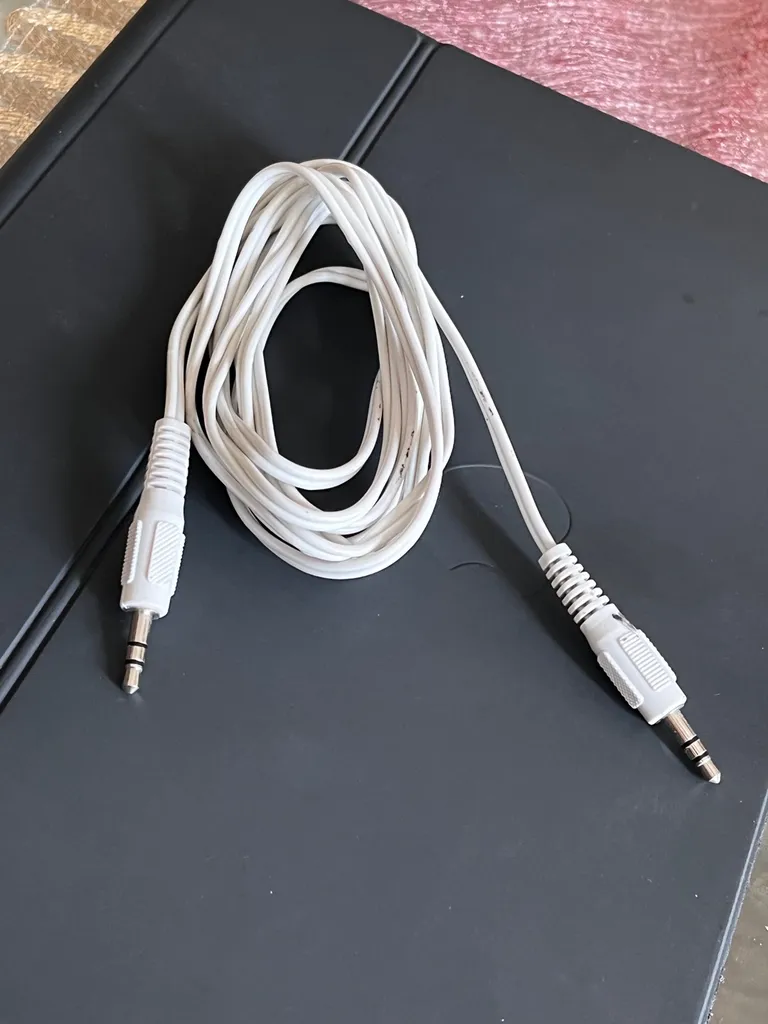 *fwt* 3.5mm Headphone Cable photo 1