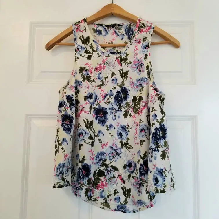 Sz S - Flowy Racer Back Tank top photo 1