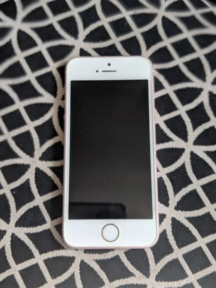 iPhone SE photo 1