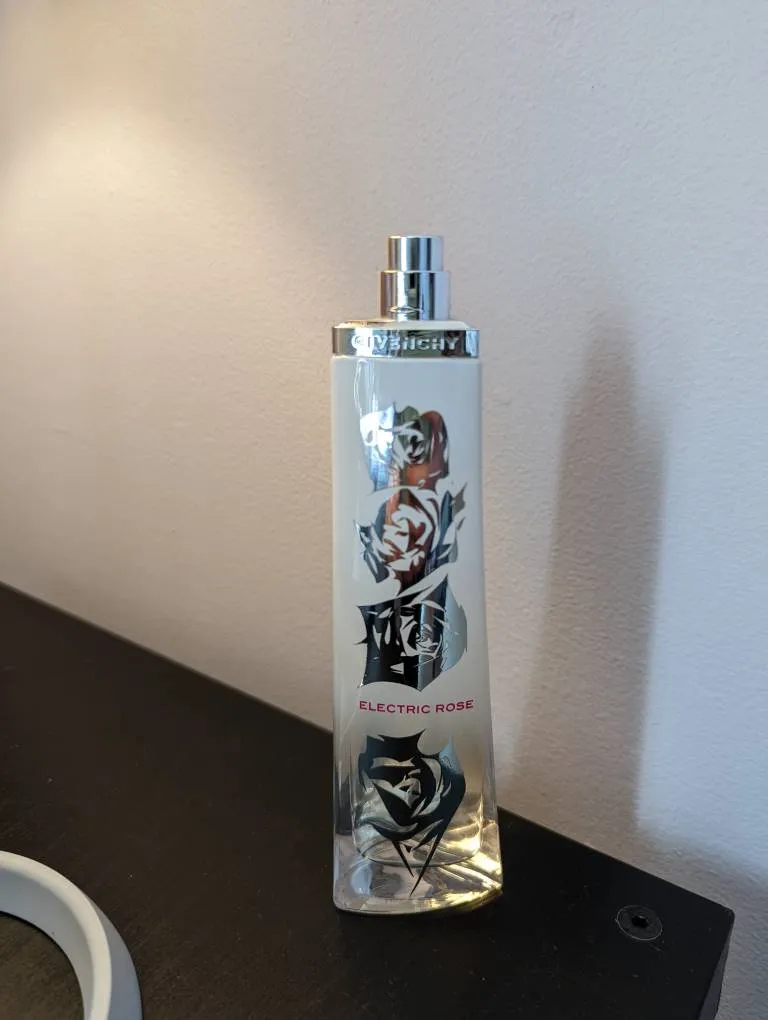 Givenchy Very Irresistible- Electric Rose Perfume photo 1