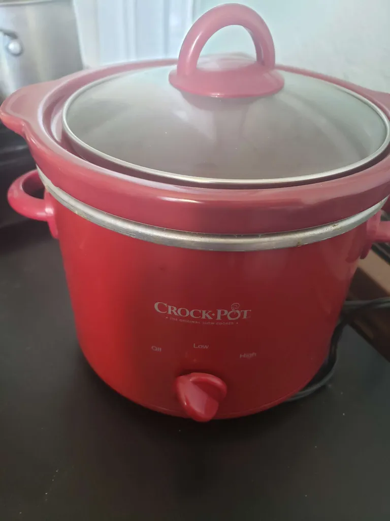 Small red crock pot photo 1