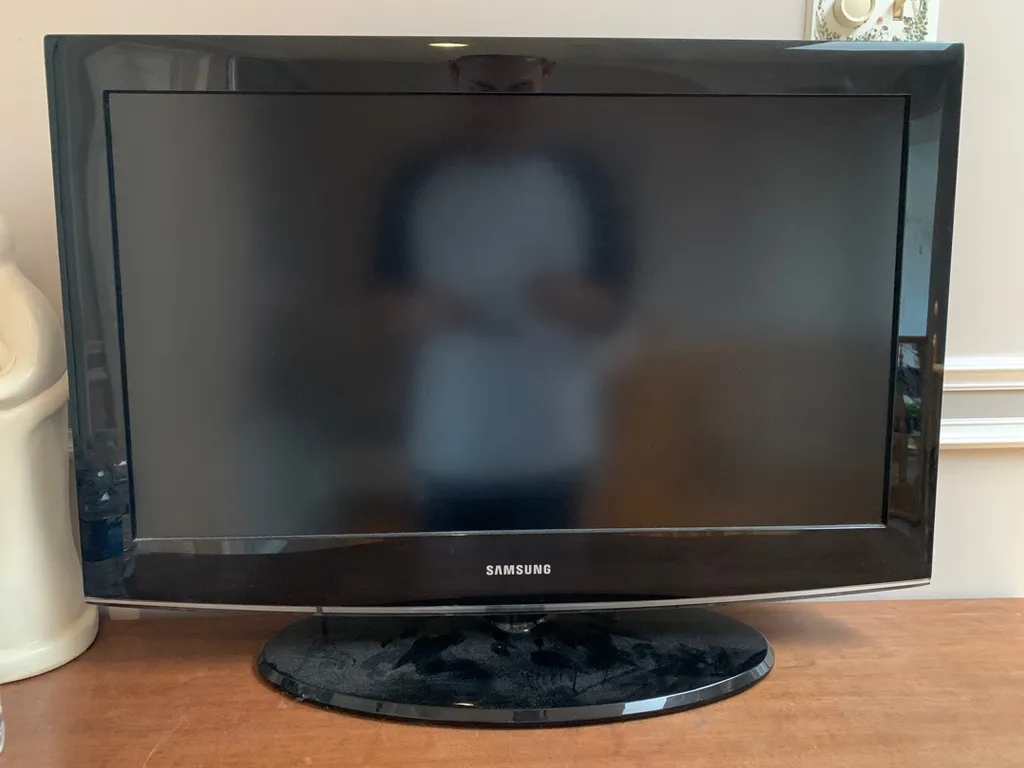30” Tv photo 1