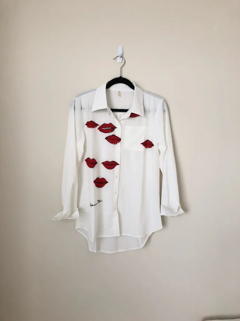 White Red Lips Blouse photo 1