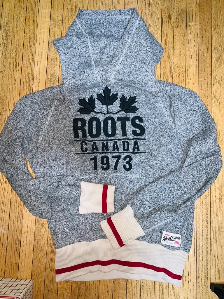 Roots Canada 🇨🇦 Small photo 1