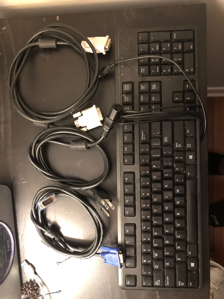 Random Computer Cables, Usb Mouses And Keyboards photo 1