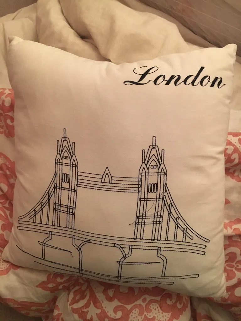 Throw pillows photo 1