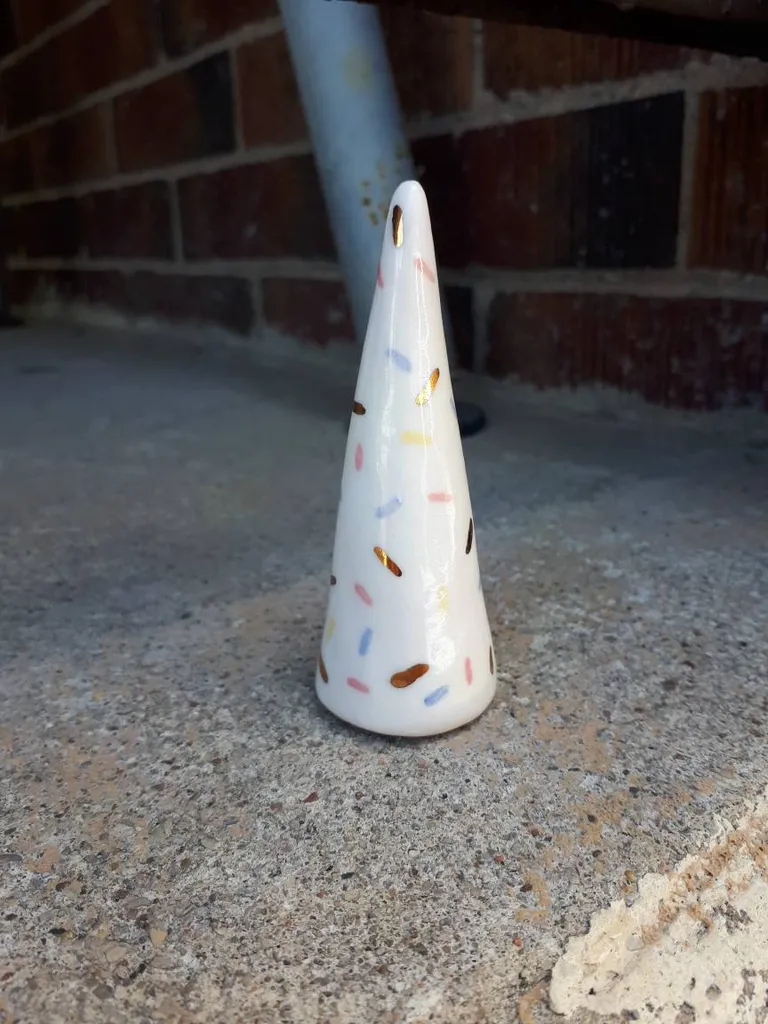 Ceramic Ring Holder Cone photo 1