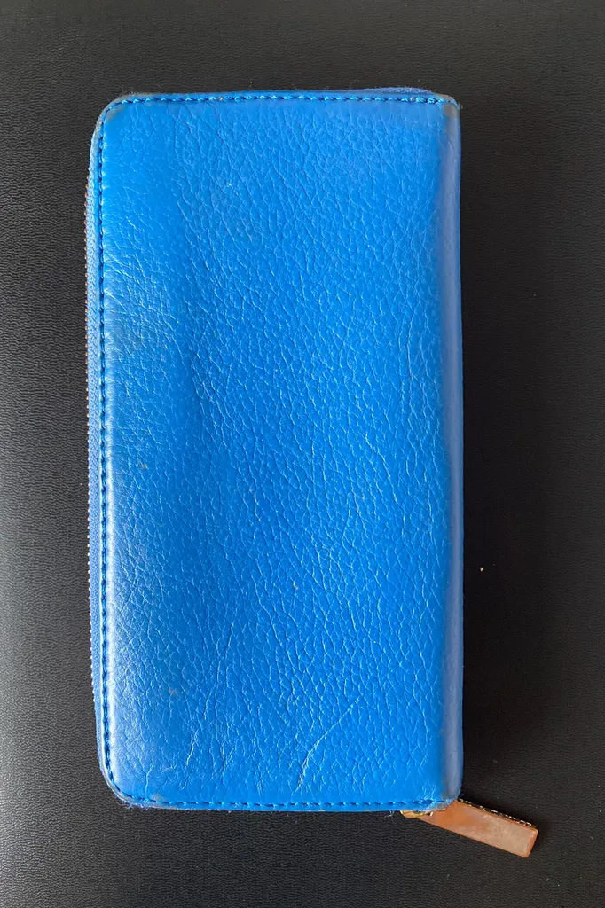 🧡 Blue Lord & Taylor Leather Wallet photo 1