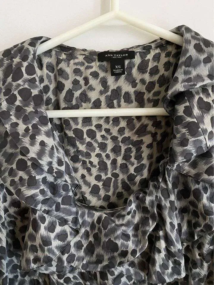 Ann Taylor leopard sleeveless top XS photo 1