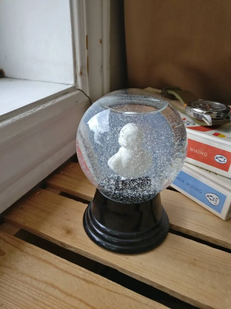 Mozart Snowglobe photo 1