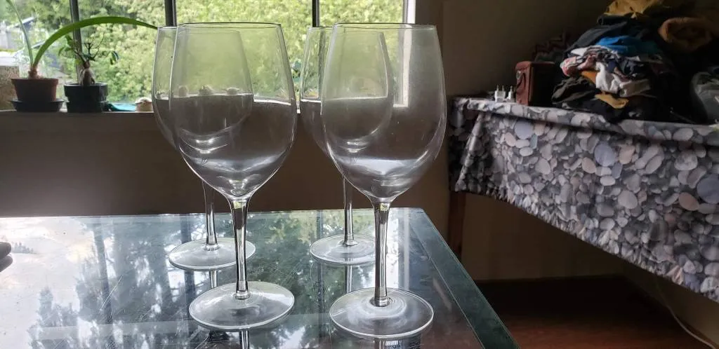 4 Wine Glasses photo 1