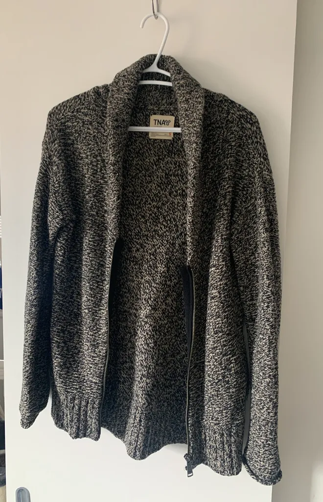 Aritzia 100% Wool Sweater - Size M photo 1