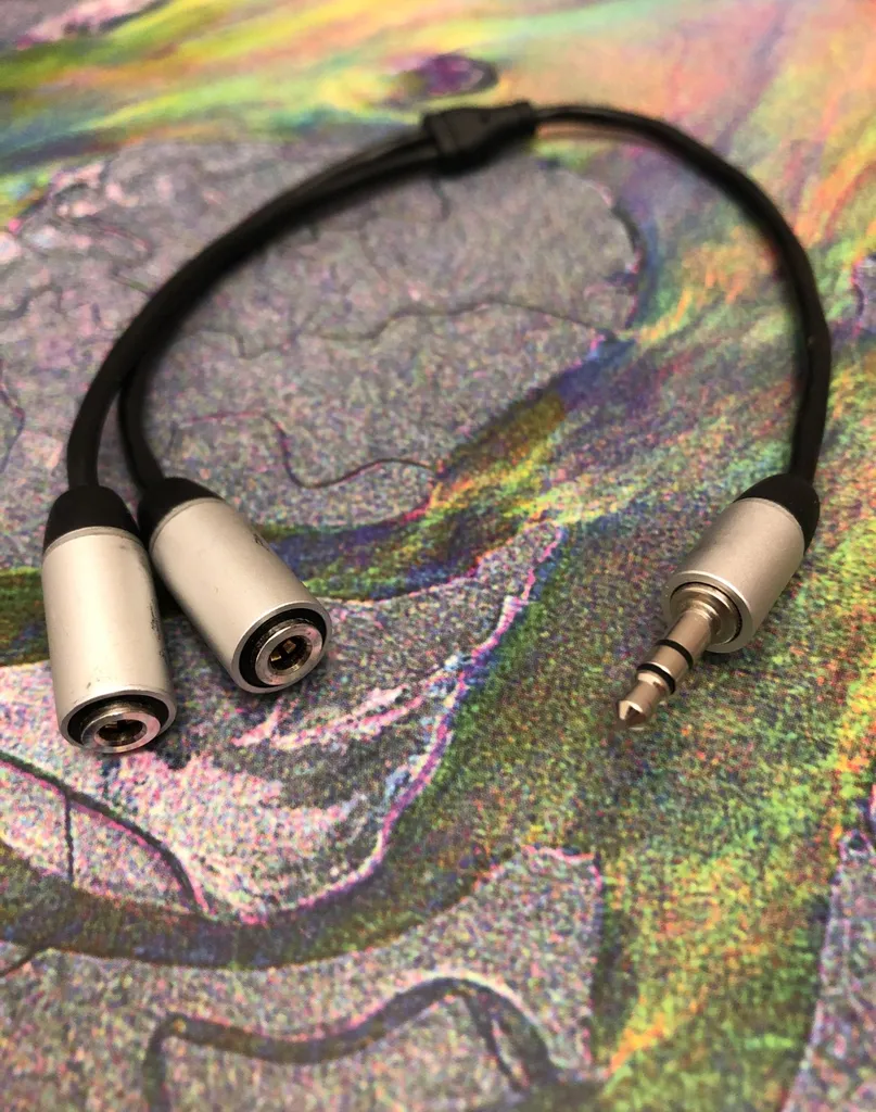 Dual Headphone Adapter photo 1