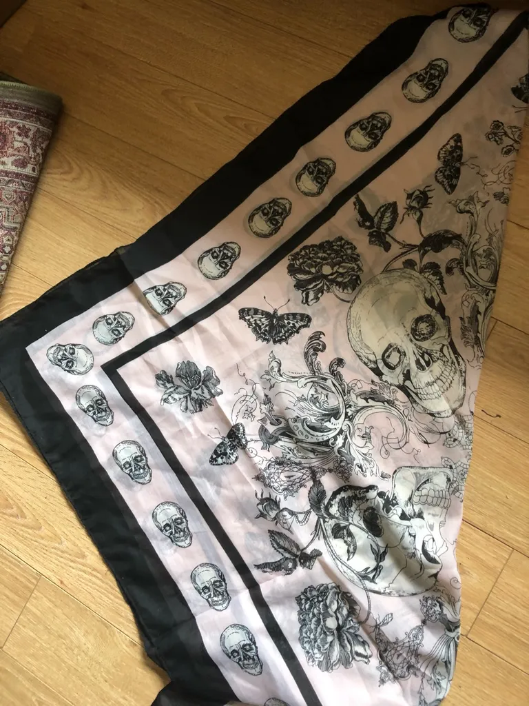 Lightweight Square Scarf photo 1