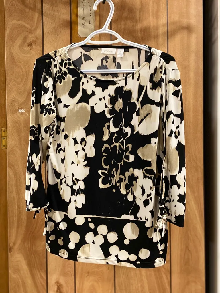 CHICO’S Top photo 1