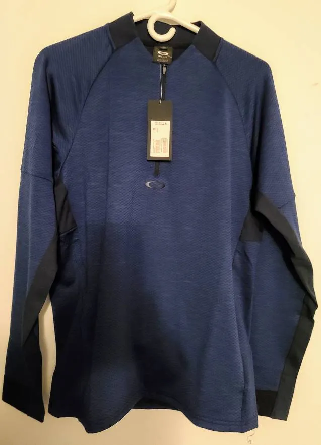 Oakley 1/4 Zip Sweater photo 1