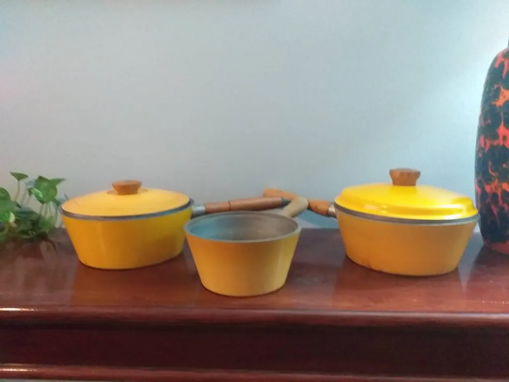 REBUNZ Set Of 3 Vintage Yellow  Pots with 2 Lids photo 1