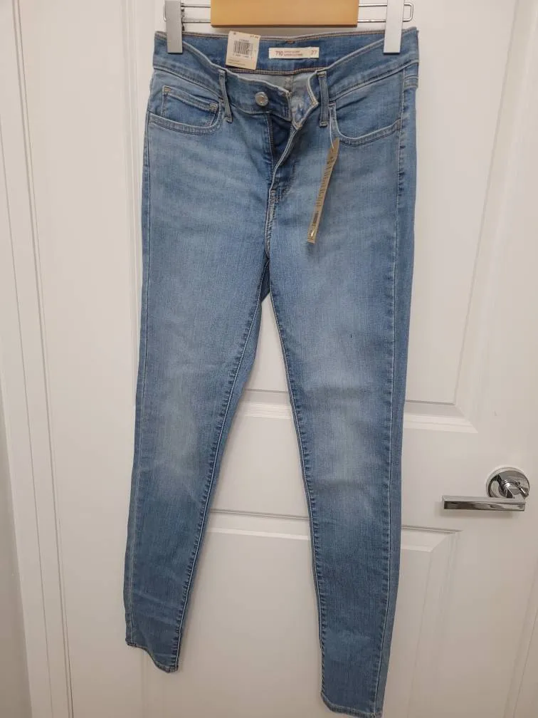 BNWT Levi's Jeans photo 1