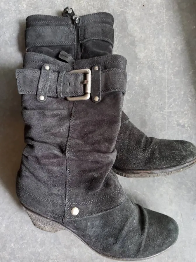 Suede Winter Boots Size 8 photo 1