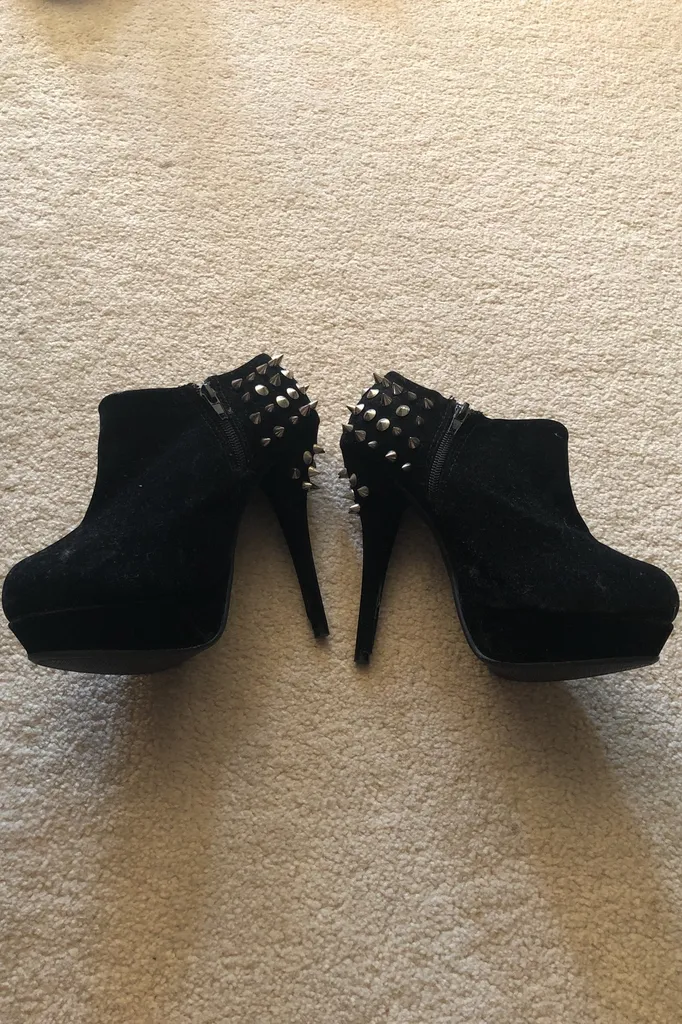 High Heels Size 6.5/7 photo 1