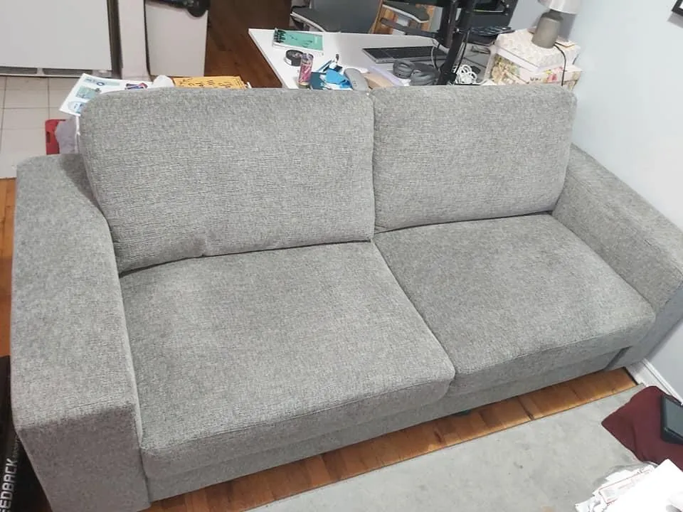 Súper Comfy Couch In Excellent Condition photo 1