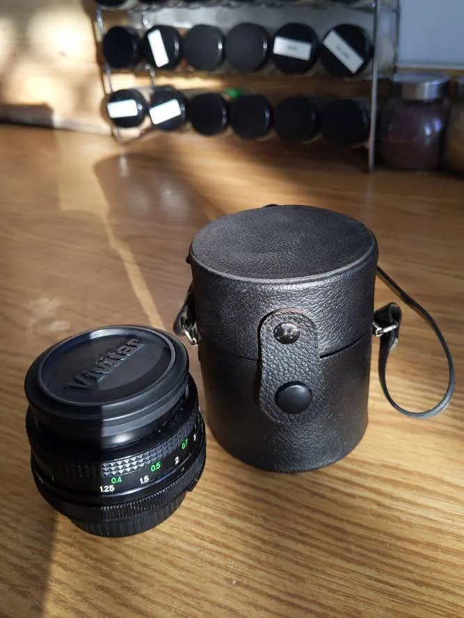 Vivitar 28mm lens + UV filter + case photo 1