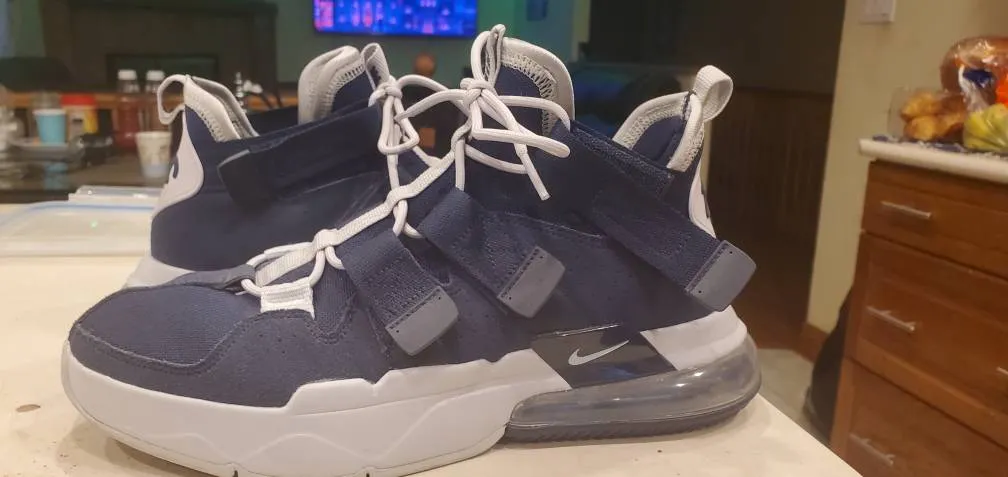 Nike Shoes M10.5 photo 1