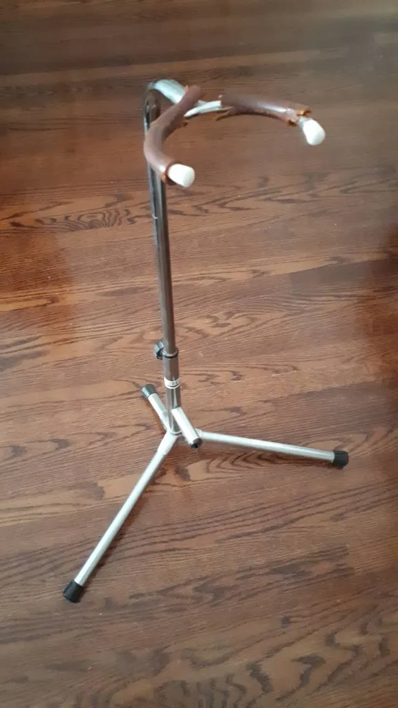 Guitar Stand photo 1