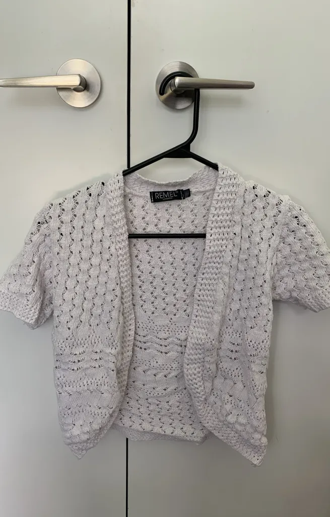Free White Cardigan photo 1