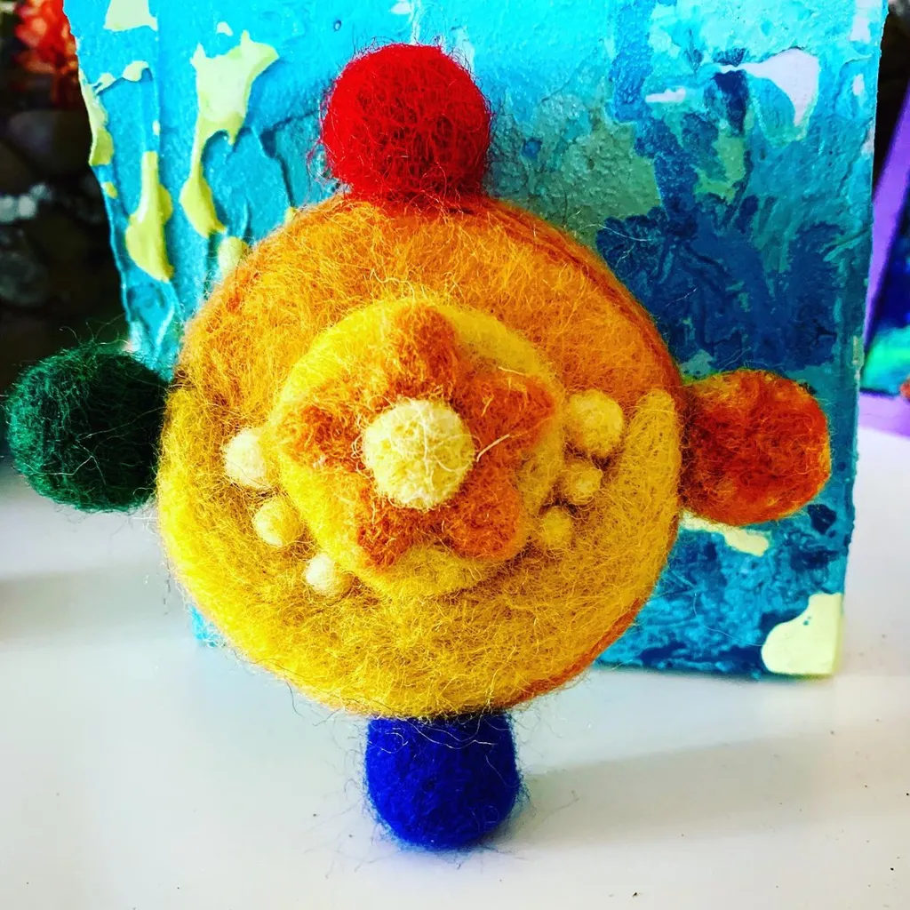 Sailor Moon Transformation Brooch photo 1