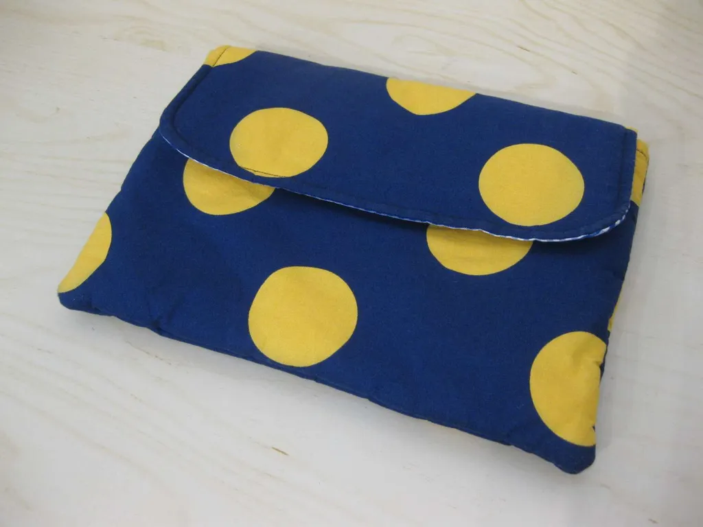 Carry Bag for smaller ipad or kindle photo 1