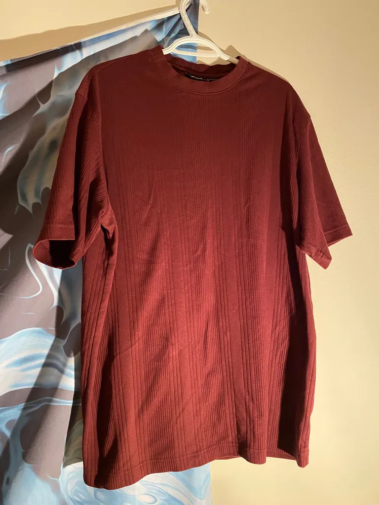 XL red shirt photo 1