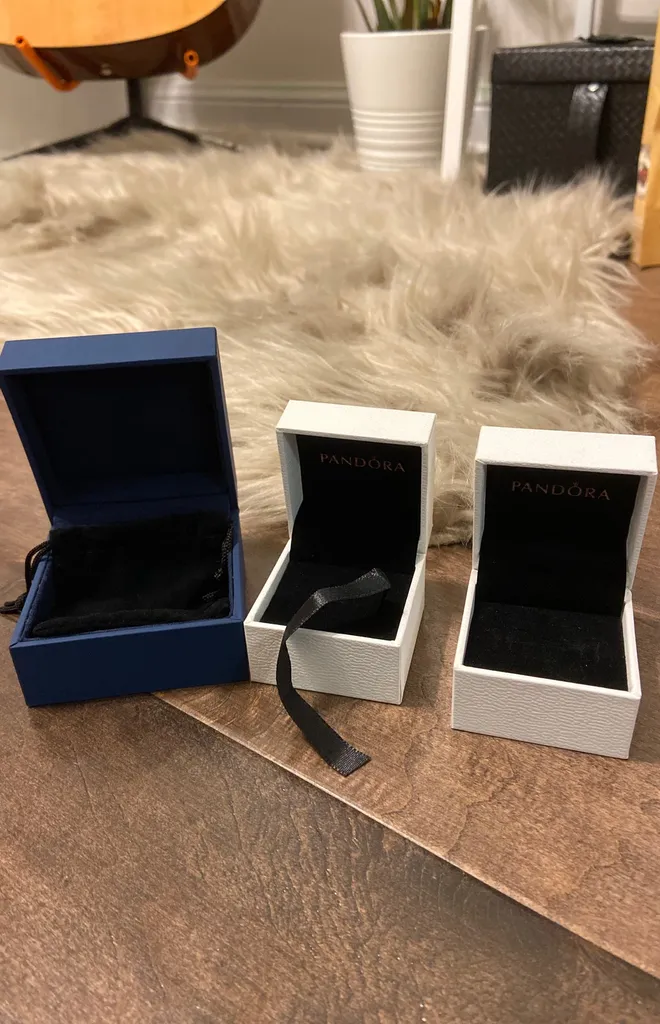 Empty Ring Boxes photo 1