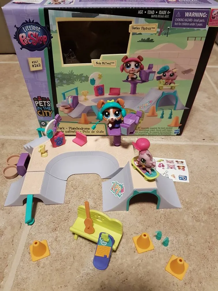 Littlest Pet Shop Box Set + 4 Extra Figures photo 1