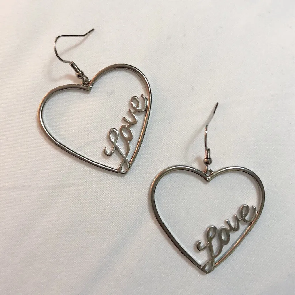 silver heart / love earrings photo 1