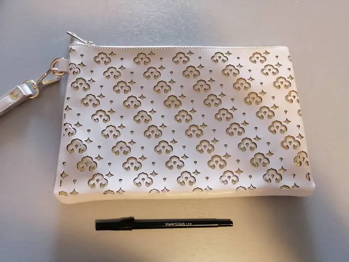 White And Gold Clutch - Hong Kong photo 1