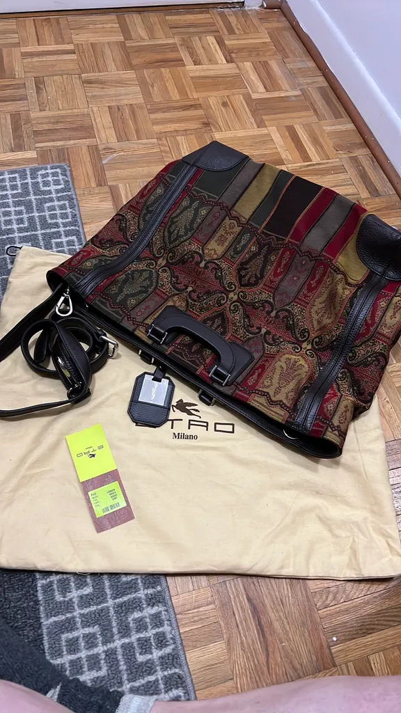 Authentic Etro vintage leather bag. LARGE photo 1