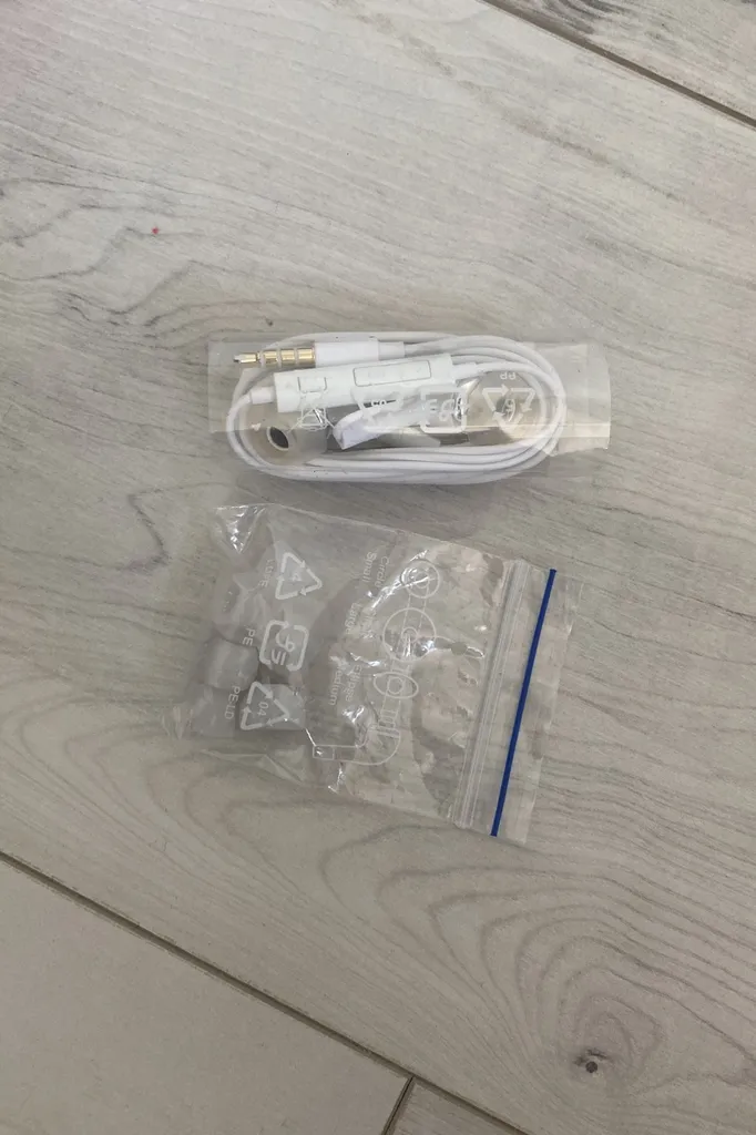 Unused Earphones photo 1