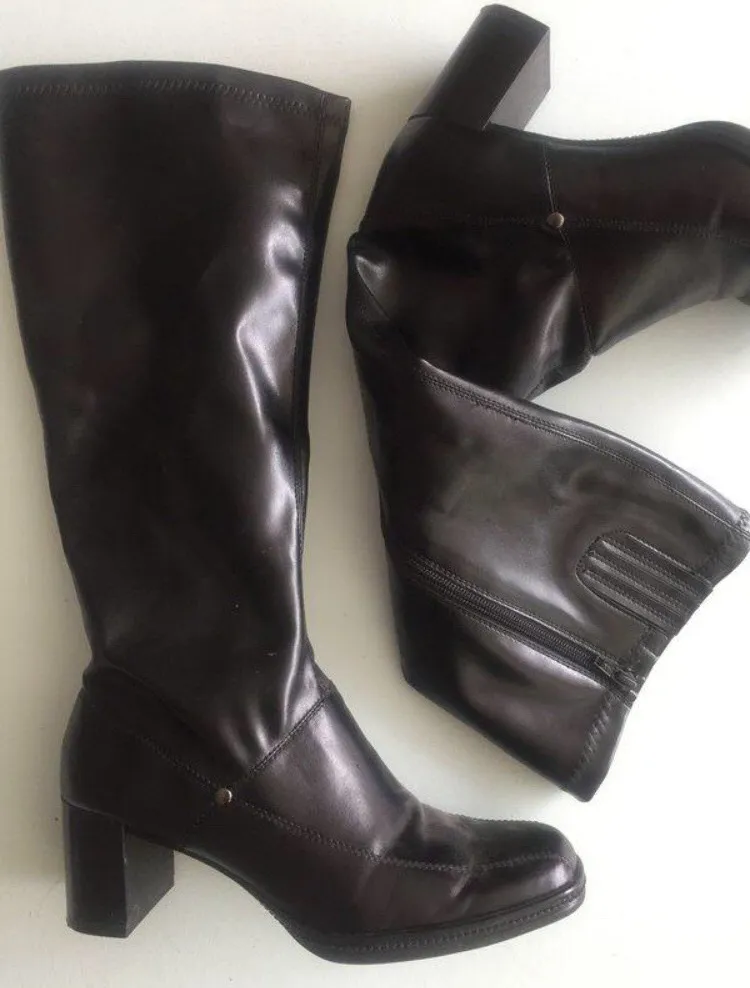 Size 8.5 Black Boots photo 1