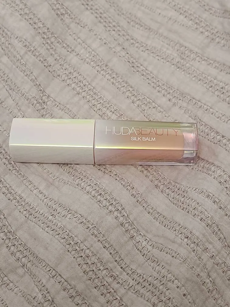 Huda Beauty Lip Balm photo 1
