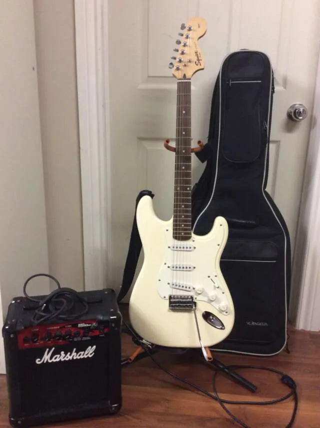 Beginners Guitar Bundle photo 1